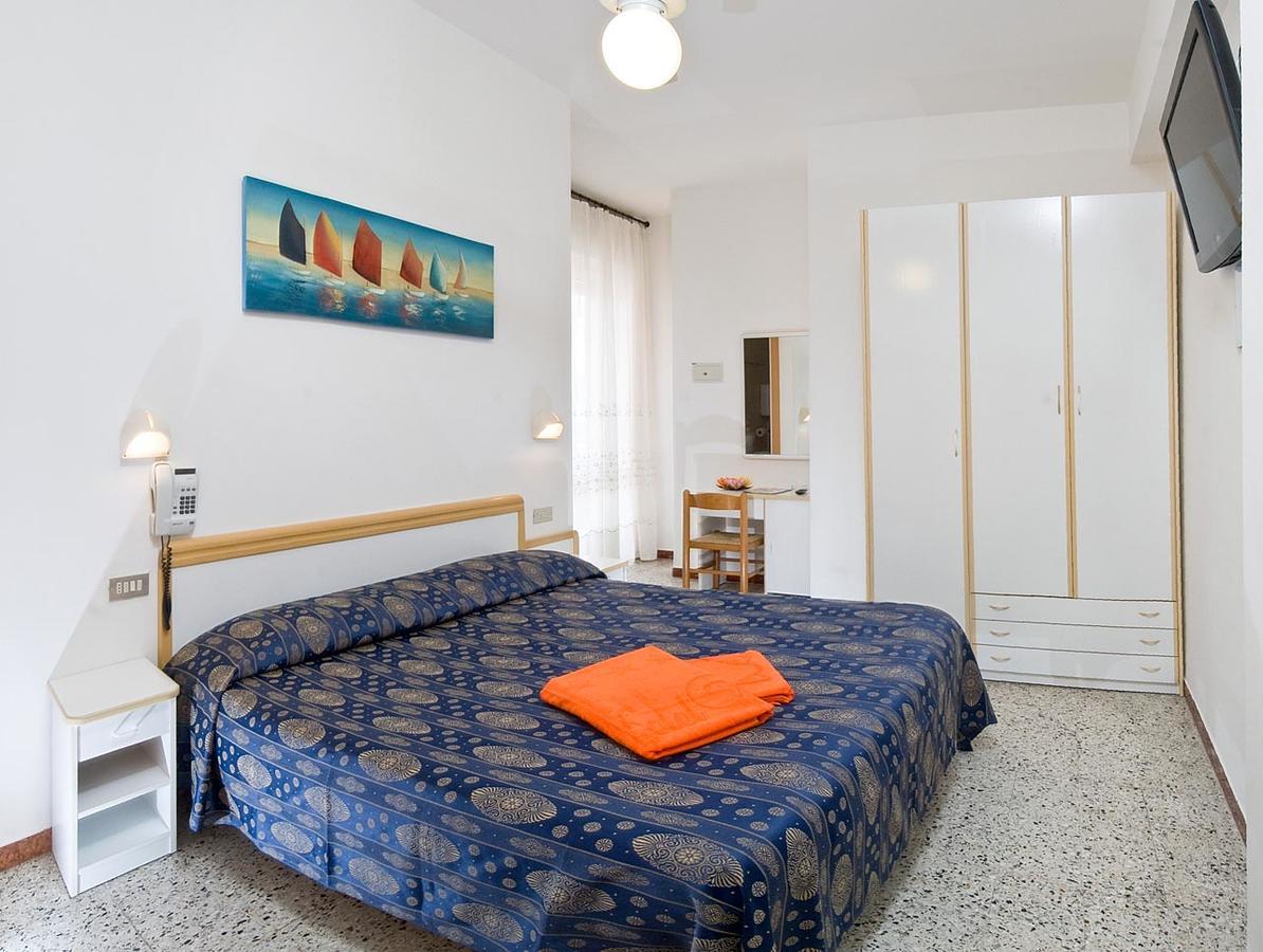 Hotel Venus Riccione Bagian luar foto