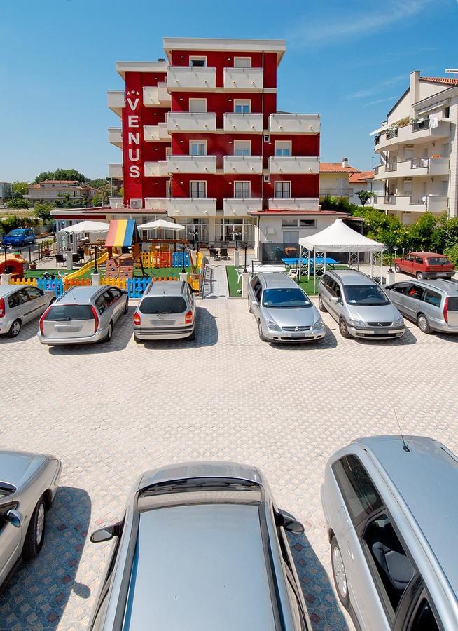 Hotel Venus Riccione Bagian luar foto