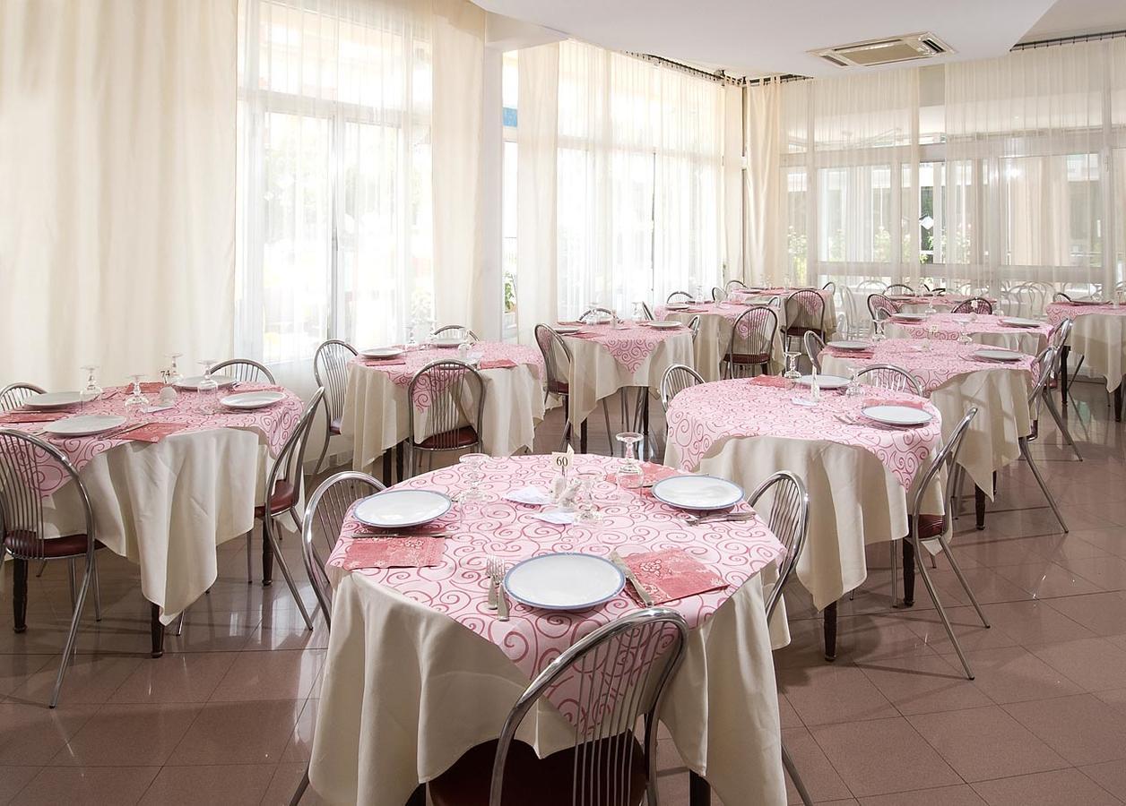 Hotel Venus Riccione Bagian luar foto