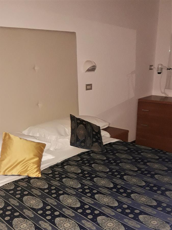 Hotel Venus Riccione Bagian luar foto