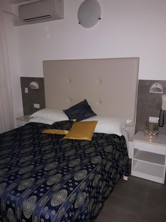Hotel Venus Riccione Bagian luar foto